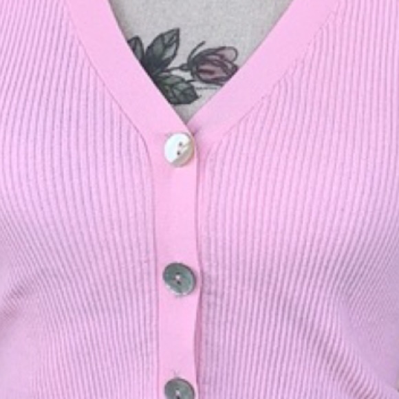 ❌DONATED❌Pink V-neck Button Down Ribbed Crop Top Cardigan - Picture 8 of 11